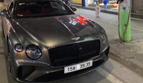 Bentley Continental GT V8 2020 đầu tiên về Việt Nam của doanh nhân Hải Phòng ra biển cặp "thần tài nhỏ"