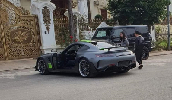 Siêu xe Mercedes-AMG GT R Pro đầu tiên về Việt Nam xuất hiện tại tỉnh Hoà Bình
