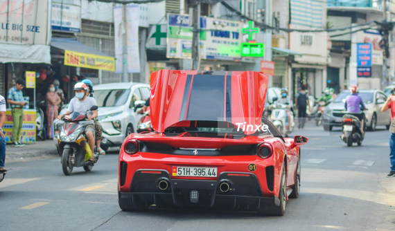 Xem Ferrari 488 Pista Spider mui trần độc nhất Việt Nam mở mui khi đang chạy
