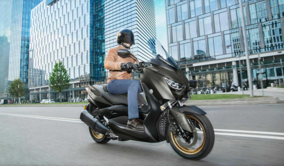 Xe ga phân khối lớn Yamaha TMax và XMax 2021 ra mắt với động cơ mới