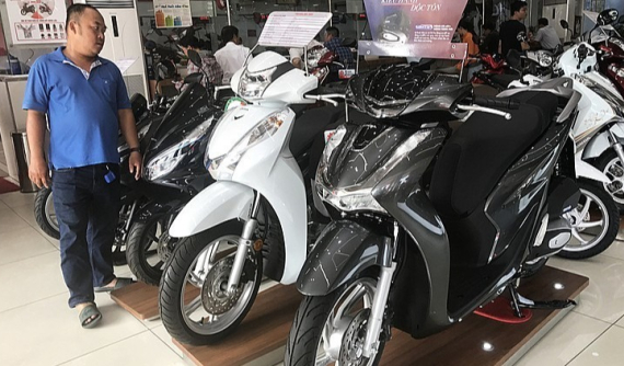 Giá xe Honda SH giảm nhẹ dịp cuối năm, vẫn bị đội giá từ 20 đến 28 triệu đồng so với giá niêm yết