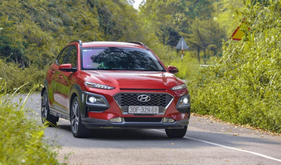 Kia Seltos ngừng nhận cọc, người dùng quay lại với Hyundai Kona nhưng vẫn không đủ để giúp mẫu xe này giành lại ngôi vương