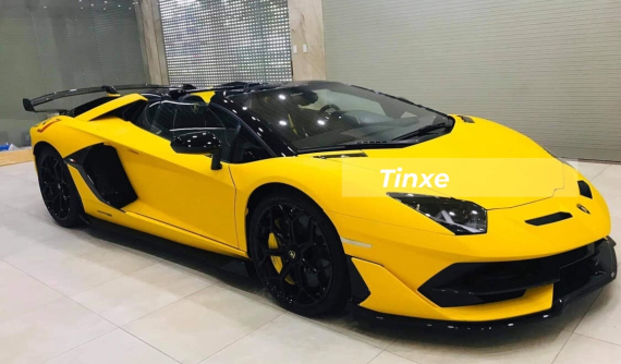 Lamborghini Aventador SVJ mui trần đầu tiên về Việt Nam lộ diện với màu sơn vàng nhám đẹp mắt
