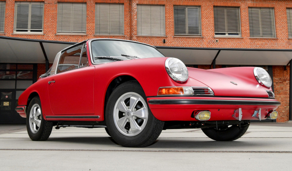 Chiếc Porsche 911 S Targa 1967 đặc biệt này đã được phục chế như mới sau gần 40 năm nằm yên