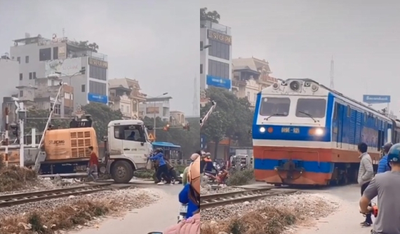 Video: Người dân hợp sức đẩy xe tải bị chết máy ngay giữa đường ray lúc tàu hoả lao đến