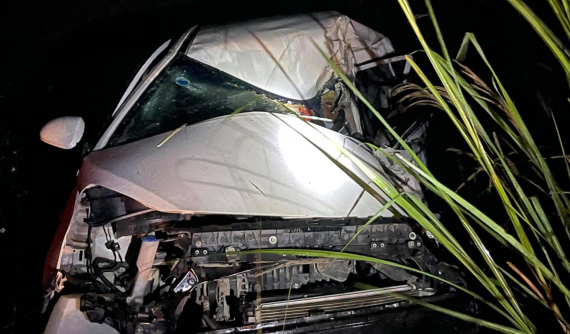 Nghệ An: Xe con Hyundai Grand i10 bẹp dúm sau cú va chạm kinh hoàng với ô tô tải, tài xế tử vong