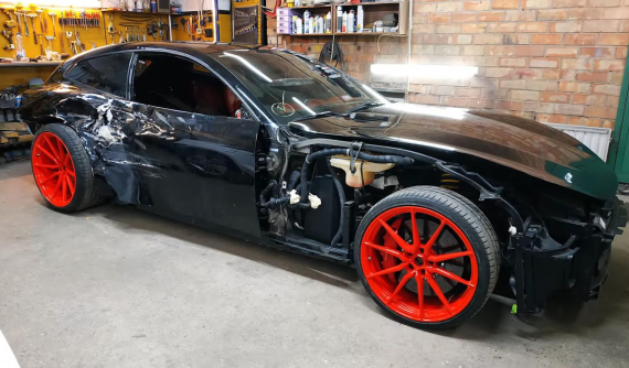 Theo dõi người Nga khéo léo sửa chữa thân vỏ gặp tai nạn của chiếc Ferrari GTC4 Lusso