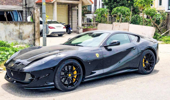 "Ngựa đen" Ferrari 812 Superfast độc nhất Việt Nam đang trên đường vào Sài thành