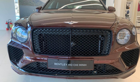 Doanh nhân Nghệ An tậu Bentley Bentayga First Edition 2021 đầu tiên về Việt Nam