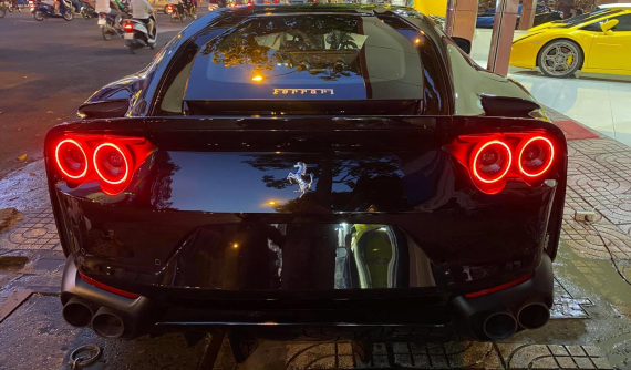 Cặp đôi siêu xe Ferrari hàng hiếm tại Việt Nam xuất hiện ở Sài thành