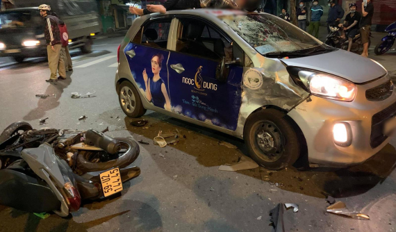 Tân Phú: Thanh niên điều khiển xe Honda Vario văng lên nóc xe Kia Morning sau va chạm