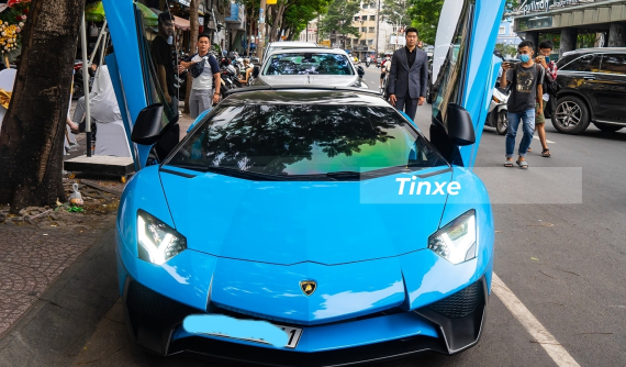 Dàn siêu xe và xe siêu sang hơn 58 tỷ đồng bất ngờ tụ họp tại Sài thành