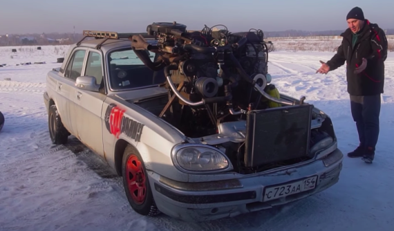 Theo dõi người Nga tự chế động cơ V12 bằng cách buộc nối ba động cơ 4 xi-lanh lại với nhau