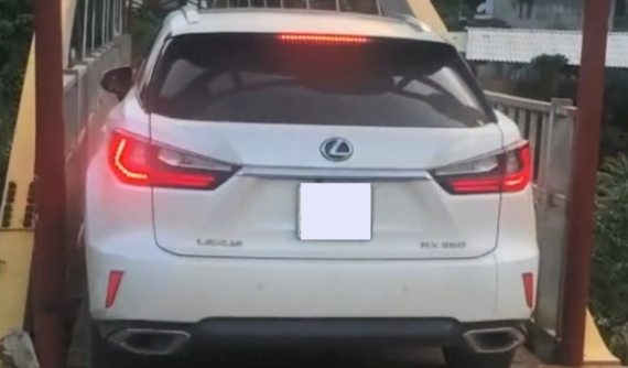 Xôn xao với video Lexus RX350 chật vật vượt qua cây cầu ở Lâm Đồng, liệu tài xế có mạo hiểm?