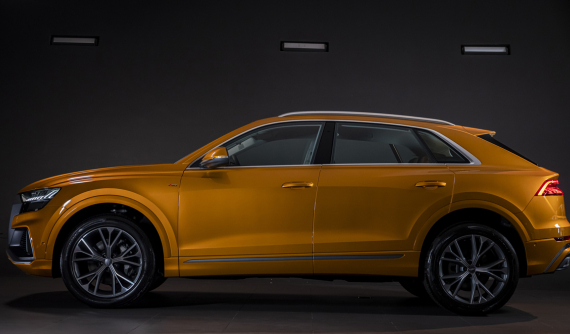 SUV hạng sang Audi Q8 chính thức được bàn giao cho khách hàng Việt