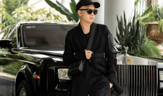 Nhà thiết kế Đỗ Mạnh Cường tậu Rolls-Royce Phantom nhân sinh nhật 40