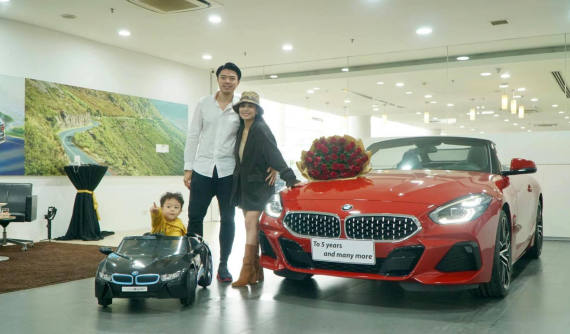 Kỉ niệm 5 năm ngày cưới, vợ chồng ca nương Kiều Anh tậu BMW Z4 2020 hơn 3 tỷ đồng