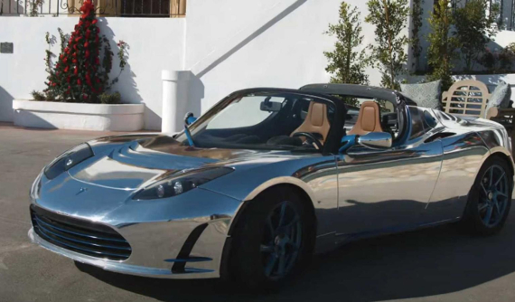 Lóa mắt trước chiếc Tesla Roadster bọc crôm sáng bóng toàn thân duy nhất trên thế giới