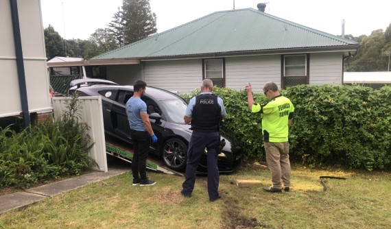 Đánh cắp Audi R8 không phải để bán mà để chạy thử cho vui, tên trộm khiến chiếc siêu xe bị hỏng nặng