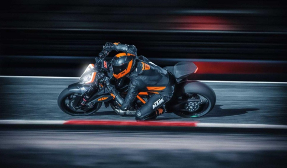 Naked bike hiệu năng cao KTM 1290 Super Duke RR sẽ ra mắt với hệ thống treo cao cấp và ống xả độ