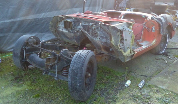 Đống sắt vụn từng là Chevrolet Corvette 1958 cổ điển này đang được rao bán tối thiểu 10.000 USD