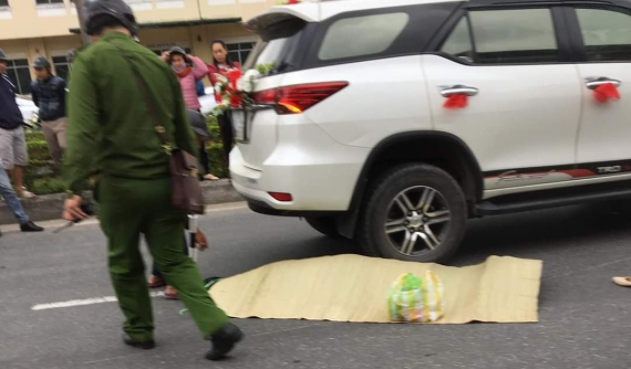 Đà Nẵng: Ngã xuống đường, người đi xe máy bị xe hoa Toyota Fortuner cán tử vong