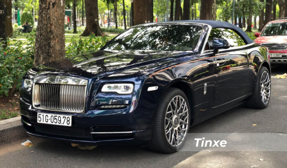 "Độc bản" mui trần Rolls-Royce Dawn của doanh nhân 8X Sài thành bất ngờ tái xuất trong ngày đầu năm 2021