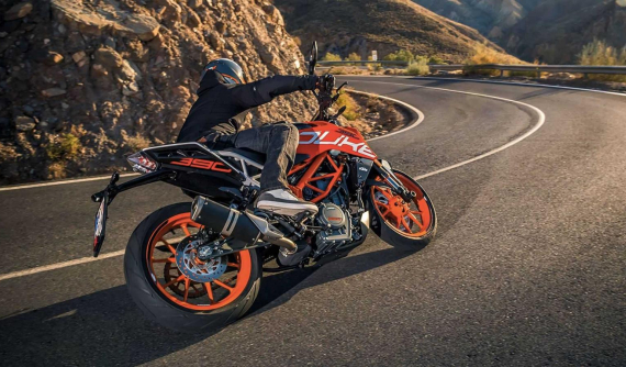 KTM 390 Duke mới sẽ được trang bị tính năng giám sát hành trình rađa