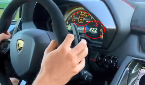 Video: "Nài cứng" dìu siêu xe Lamborghini Aventador SVJ lên vận tốc 322 km/h nhưng vẫn còn 1 số chưa chuyển