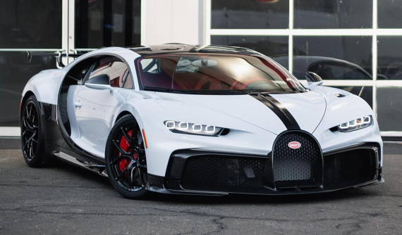 Đại gia đầu tiên trên thế giới nhận chìa khóa của siêu xe Bugatti Chiron Pur Sport