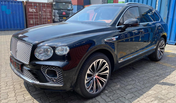 Bentley Bentayga V8 đời 2021 tiếp tục đổ bộ thị trường Việt Nam