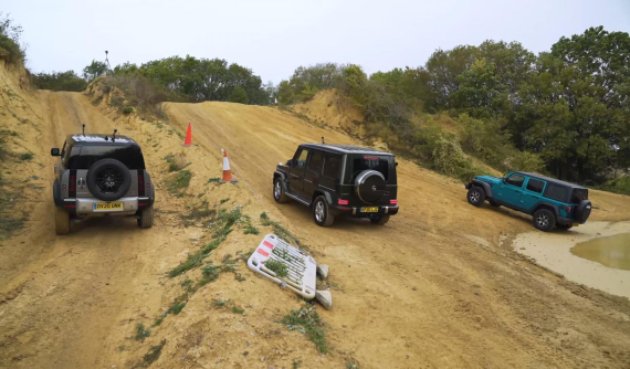 Theo dõi cuộc đua drag leo dốc và thi off-road giữa Land Rover Defender, Jeep Wrangler, và Mercedes G-Class