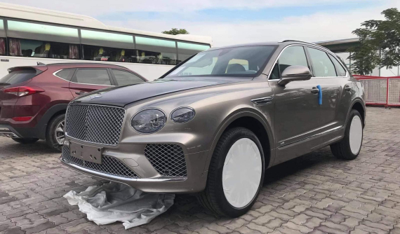 Sức nóng của Bentley Bentayga 2021 bắt đầu lan toả với chiếc xe chính hãng thứ 2 về nước