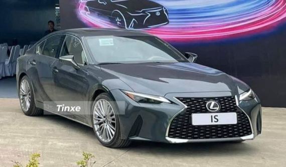 Lexus IS 300 2021 bất ngờ lộ ảnh thật tại Việt Nam trước ngày chính thức ra mắt
