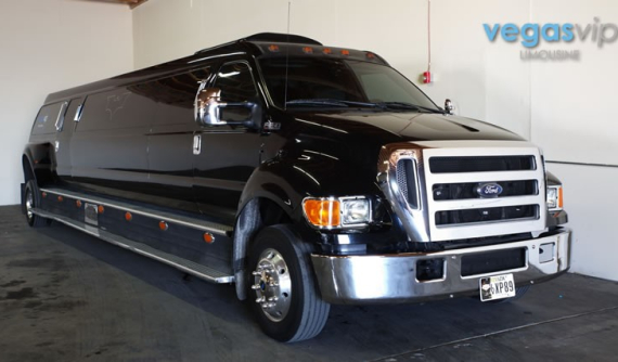 Ford F-650 Batman Limousine - Chiếc xe sang chảnh dành cho những "Người Dơi thích tiệc tùng"