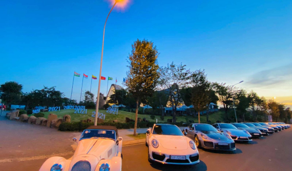 Video: Dàn siêu xe và xe thể thao hơn 120 tỷ đồng của Chủ tịch Trung Nguyên khoe dáng tại Buôn Ma Thuột