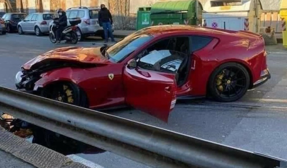 Thợ rửa xe đâm "nát đầu" siêu xe Ferrari 812 Superfast của thủ thành Federico Marchetti