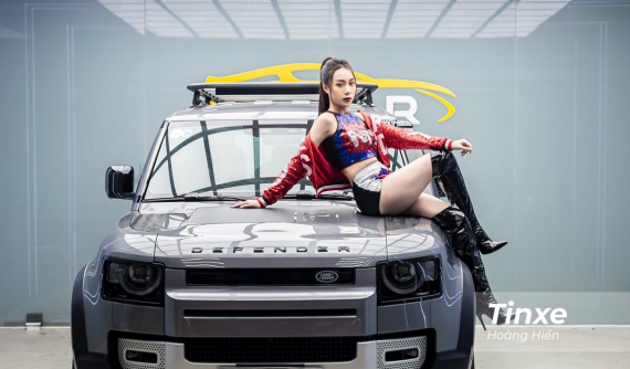 Cô nàng cá tính và Land Rover Defender SE - cặp đôi khiến cánh mày râu không thể rời mắt