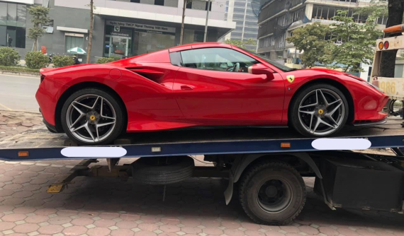 Video: Siêu xe mui trần Ferrari F8 Spider đầu tiên ở Hà Nội bất ngờ tái xuất