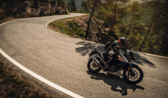 KTM 390 Adventure 2021 sẽ có trang bị vành nan off-road