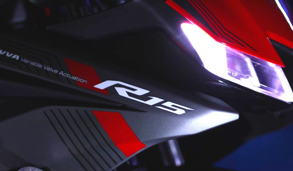 Yamaha R15 2021 ra mắt với màu mới, chưa có thiết kế thân vỏ khác biệt so với trước