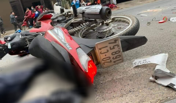 Video quay khoảnh khắc cô gái đi xe máy sang đường, va chạm với xe ben và tử vong tại Thái Nguyên