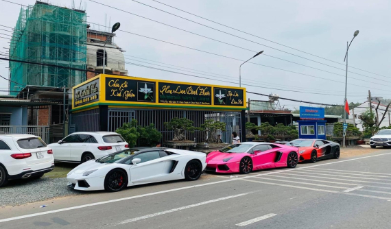 Video: Bộ 3 siêu xe Lamborghini Aventador tụ tập thăm vườn lan đột biến lớn nhất tỉnh Bình Phước