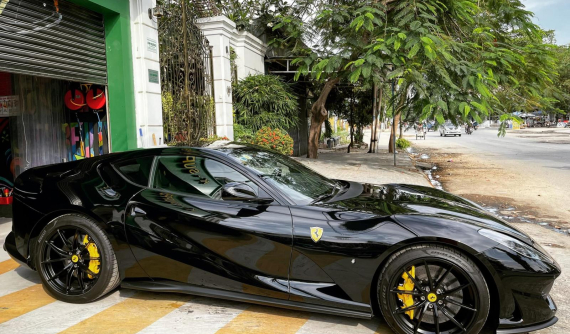 Ferrari 812 Superfast màu đen độc nhất Việt Nam lên ống xả độ hàng hiệu FI trị giá hàng trăm triệu đồng
