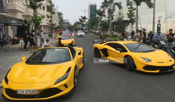 Bộ 3 siêu xe vàng choé hơn 65 tỷ đồng trên "thánh địa siêu xe" mới nổi tại quận Gò Vấp