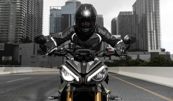 Triumph Speed Triple 1200 RS 2021 - "Đồ tể" mạnh 180 mã lực công bố giá bán tại Việt Nam
