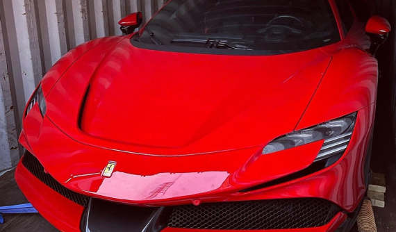 Video: Siêu phẩm Ferrari SF90 Stradale đầu tiên đã về đến Việt Nam