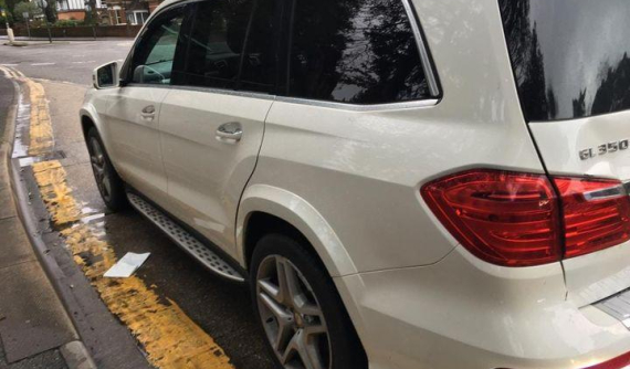 Đến đón bạn trai bị cảnh sát giữ xe, nữ tài xế bị thu luôn chiếc Mercedes-Benz của mình