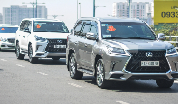 Bộ 3 chuyên cơ mặt đất Lexus LX570 Super Sport hơn 32 tỷ với các loại biển siêu "VIP" ở Sài thành khoe dáng cùng nhau