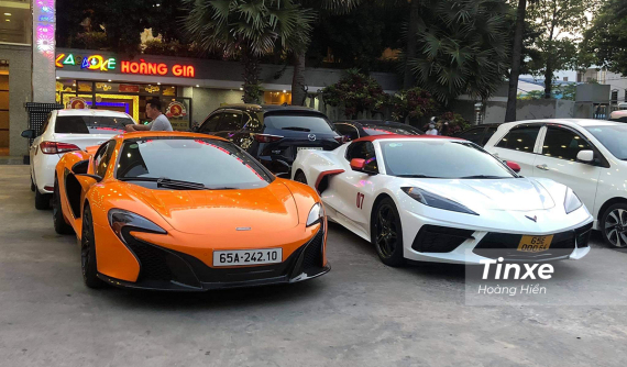 Chevrolet Corvette C8 độc nhất Việt Nam với biển số xe dịch vụ bất ngờ xuất hiện cùng McLaren 650S Spider